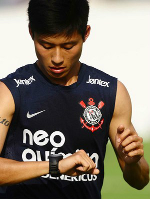 Chinês já participa dos treinos do Corinthians Chen Zizao participa de treino e agrada à comissão
Foto: Marcos Ribolli / globoesporte.com