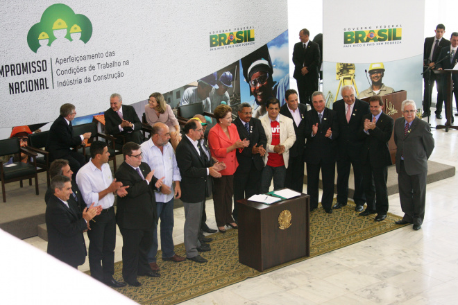Sindicalistas de Três Lagoas acompanham assinatura de acordo trabalhistas A assinatura aconteceu em Brasília
Foto: Assessoria de Comunicação