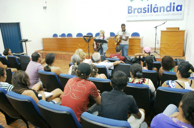 Público presente acompanhou apresentações musicais com violão
Foto: Assessoria de Comunicação