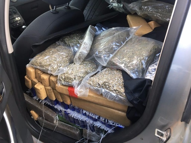 Quatro pessoas são presas com 786 tabletes de maconha em Brasilândia 786 tabletes de maconha, totalizaram 592,63 quilos. (Foto: Divulgação: Polícia Militar Rodoviária)