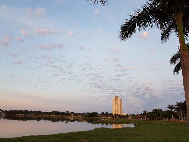 Com algumas nuvens, a quinta-feira não tem previsão de chuva O céu amanheceu com nuvens, no entanto não há possibilidade de chuva para hoje em Três Lagoas. (Foto: Ricardo Ojeda)