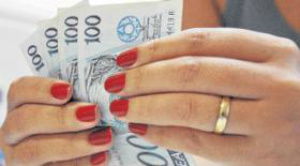 Salário das mulheres casadas é melhor que das solteiras em MS Mulheres casadas são vistas pelas empresas como mais responsáveis e comprometidas, por terem pessoas
Foto: PAULO RIBAS/CORREIO DO ESTADO