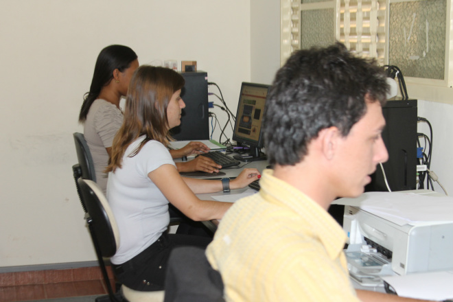 Projeto estabelece mesmo teto salarial para mulheres que atuam na mesma atividade na empresa (Foto: Ricardo Ojeda)