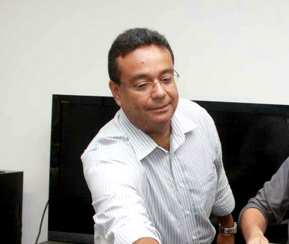 Ruiter de Oliveira Cunha, prefeito de Corumbá - salário polpudo para garçom em seu gabinete