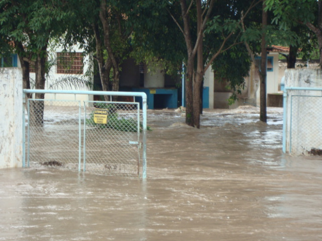 Estação de tratamento água ficou alagada comprometendo o fornecimento de água para Paranaíba (Foto: Ricardo Ojeda) 