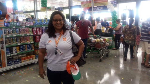 Com filas e muita expectativa, Atacadão abre as portas em Três Lagoas A analista de trade marketing da Aurora. Renata Oliveira, acredita com a inauguração do Atacadão os consumidores de Três Lagoas terão preços melhores. Foto: Gisele Berto