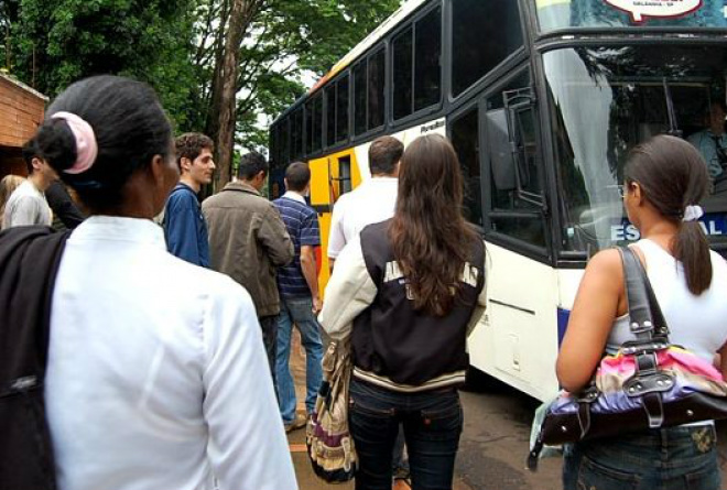 Estudantes podem usufruir de transporte subsidiado pela prefeitura