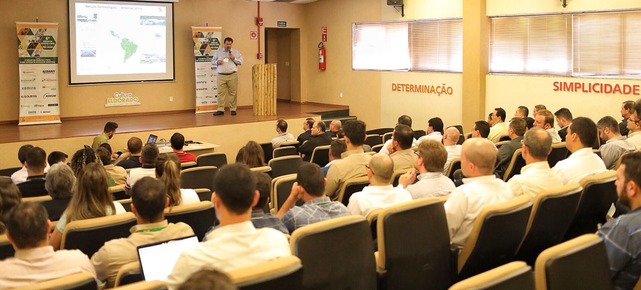 Em seu 2º dia, Semana de Celulose e Papel da ABTCP em Três Lagoas dá enfoque a novas tecnologias Profissionais da área e técnicos discutem inovações e tecnologias do mercado de papel e celulose. Foto: Divulgação