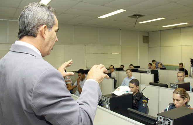 Sistema que mapeará crimes é ativado em Três Lagoas e Paranaiba Treinamento de policiais para operar sistema de mapeamento começou na terça-feira. (Foto: Edemir Rodrigues)