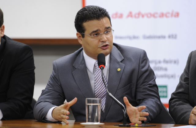 Deputado Fábio Trad quer PMDB na órbita do irmão Nelsinho para sucessão estadual em 2014. (foto: Luia Alves/Agência Câmara)
