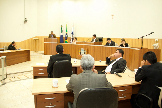 Vereadores aprovam dia de folga a servidora que doar leite materno Vereadores aprovam em sessão realizada na terça-feira projeto de incentivo à doação de leite materno. (Fotos: Divulgação)