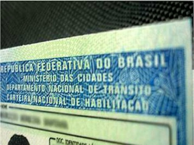 Detran publica lista de infratores, suspende CNHs e intima motoristas Infratores devem entregar CNH no Detran para iniciar contagem do período de suspensão.