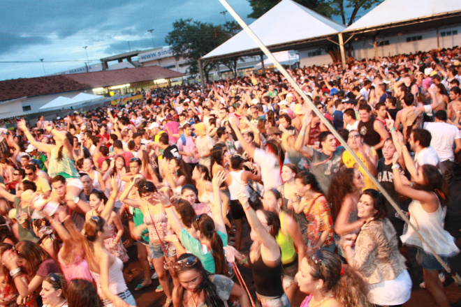 Show de Rapazolla atrai multidão em Paranaíba