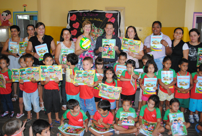 Apostilas são entregues aos alunos da Rede Municipal de Ensino de Bataguassu Alunos da rede municipal de ensino de Bataguassu recebem apostilas
Foto: Assessoria de Comunicação