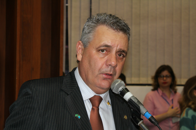 Guerreiro encaminha pedido de novo bebedouro para escola estadual de Três Lagoas O deputado estadual Angelo Guerreiro é autor de uma proposição, aprovada no Plenário da Assembleia Legislativa, na sessão desta terça-feira (Foto: Assessoria)