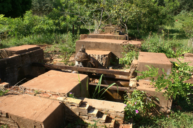 Três Lagoas quer construir termas com água do Poço do Palmito Registro geral do Poço do Palmito. (Fotos: Elisângela Ramos)