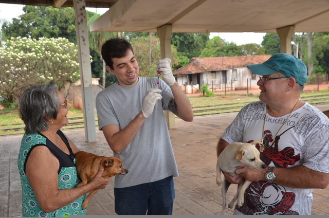 A abertura da campanha de vacinação de cães e gatos foi prestigiada com a presença do prefeito Angelo Guerreiro (Foto/Assessoria)