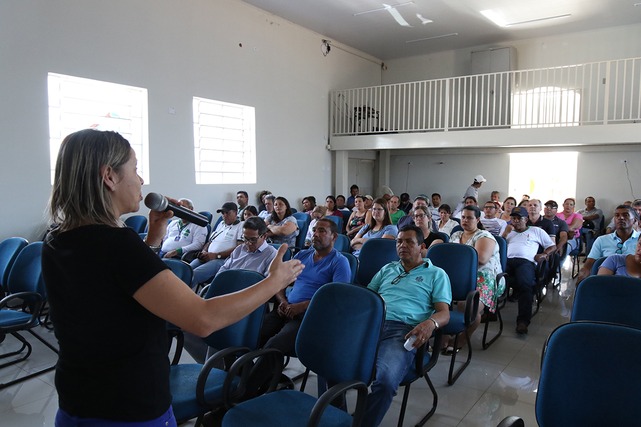 A palestrante motivacional Crislaine Calanca, da Secretaria Municipal de Administração da Prefeitura de Três Lagoas apresentou “workshop” com a finalidade de aumentar a autoestima do servidor público pela importância do trabalho que realiza e discutir propostas de melhoria da humanização dos serviços à população. Foto: Divulgação