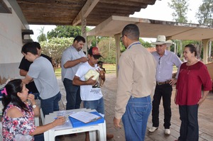 Equipe do CCZ vacina 644 cães e 76 gatos no primeiro dia da campanha