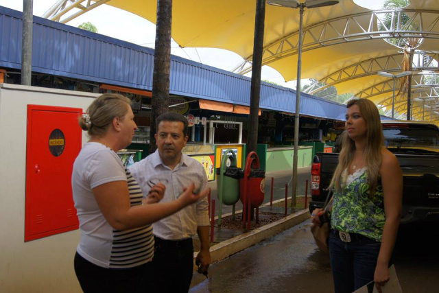 Na ocasião, Alvira mostrou o funcionamento, organização da feira e dos feirantes e a parceria com o Poder Público (Foto: Divulgação/Assecom)