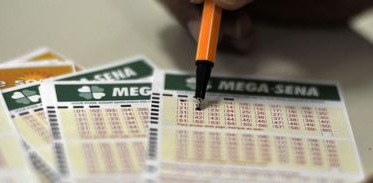 Mega-Sena deve pagar neste sábado prêmio de R$ 45 milhões Mega-Sena deve pagar neste sábado prêmio de R$ 45 milhões