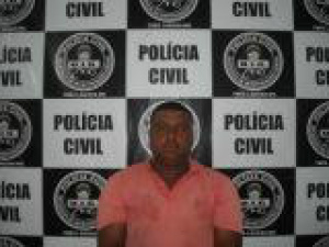 Carlos possui 16 processos e após ser preso foi encaminhado até Campo Grande
Foto: Polícia Civil