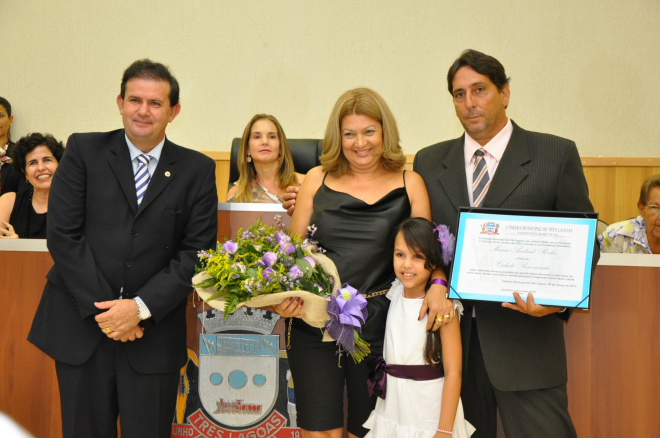 Mais de 250 pessoas lotaram o plenário da Câmara de Vereadores que assistiram as homenagens e entregas de diplomas a diversas mulheres de Três Lagoas.
Foto: Assessoria