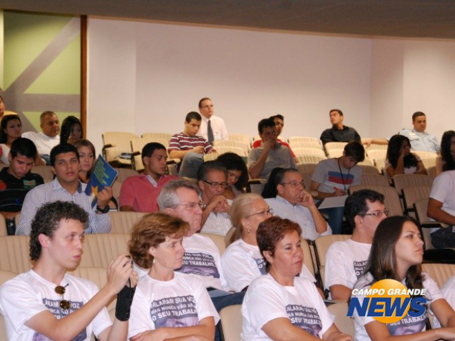 Familiares compareceram a audiência vestidos com camisetas dizendo: “Calaram sua voz... Mas nunca vão apagar o seu trabalho”
Foto: Wendell Reis