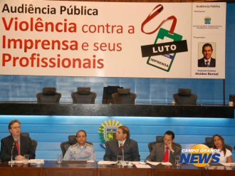 Família de jornalista cobra justiça em audiência sobre violência Audiência reuniu representantes da imprensa e do poder público
Foto: Wendell Reis