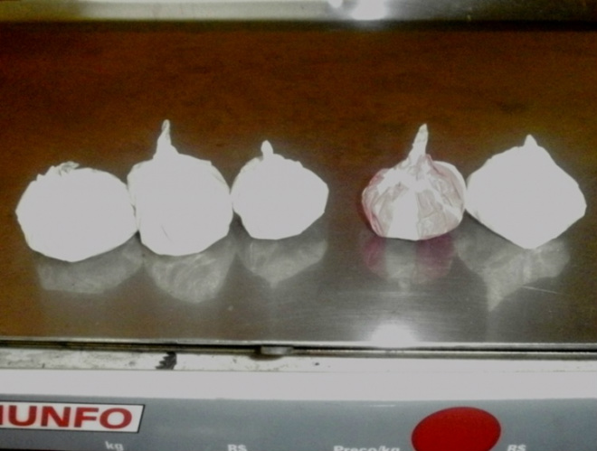 PM de Batayporã apreende drogas e prende adolescentes Crack estava em poder de grupo de adolescentes (Foto: Divulgação PM)