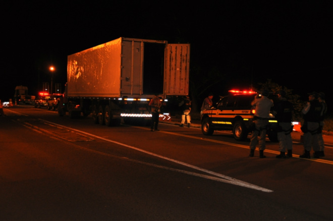 Caminhão com a cocaína chegaram sob escolta da PRF chegaram à noite em Campo Grande.
