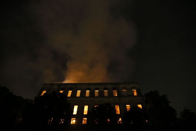 Pelo menos o acervo de invertebrados foi salvo, diz diretora do museu Incêndio atinge o Museu Nacional do Rio de Janeiro, na Quinta da Boa Vista - Tânia Rego/Agência Brasil