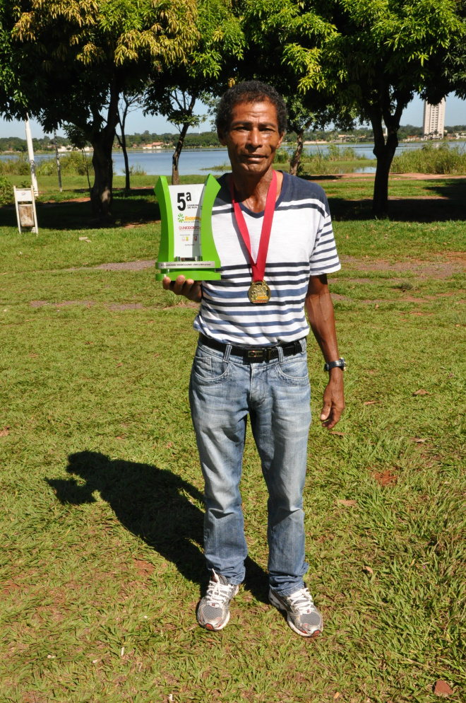 Três Lagoas é destaque em Corrida de Rua em São José do Rio Preto Messias conquistou o segundo lugar na categoria 60 a 64 anos (Foto: Assecom)