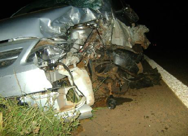 O lado esquerdo do veículo ficou totalmente destruído
Foto: O Chapadense