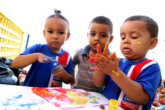 CEI de Três Lagoas cria “quintal” para alunos aprenderem brincando Espaço foi idealizado a partir de poesias de Manoel de Barros (Foto/Assessoria)
