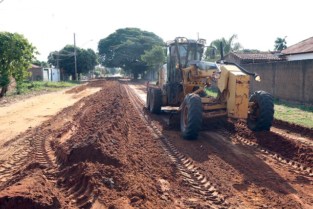 Começa a terraplanagem para pavimentação da Rua Ângelo Melão no Jardim das Paineiras Foto: Divulgação