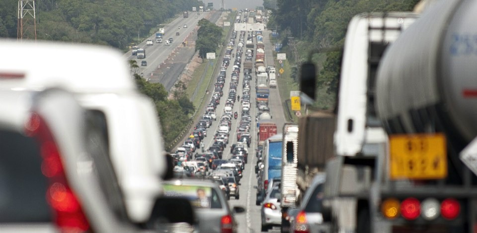 Confira dicas para viajar no feriado de 7 de setembro Fazer a revisão do veículo e chegar no aeroporto com antecedência podem prevenir transtornos - Foto: Arquivo/Agência Brasil