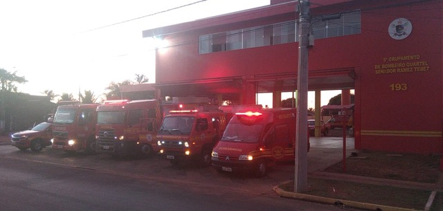 Dia do Bombeiro Brasileiro tem sirenes e Alvorada Festiva em Três Lagoas Viaturas amanheceram com sirenes acesas para comemorar o Dia do Bombeiro. Foto: Divulgação 5º GBM