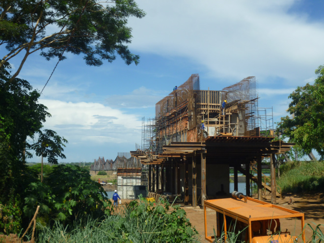 Obras no lado sul-matogrossense seguem ritmo normal, segundo o DNIT. (Foto: Edmir Conceição)