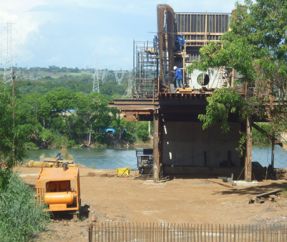 DNIT prevê concluir até início de 2014 nova ponte MS-SP Acessos terão obras de complementação urbana e asfalto. (Foto: Edmir Conceição)
