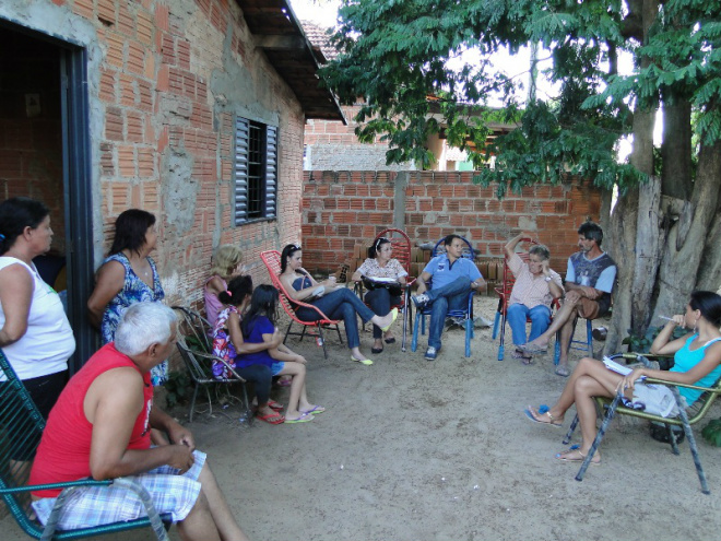 A reunião ocorreu na casa da moradora dona Emilia Farias de Araújo (Foto: Arquivo)