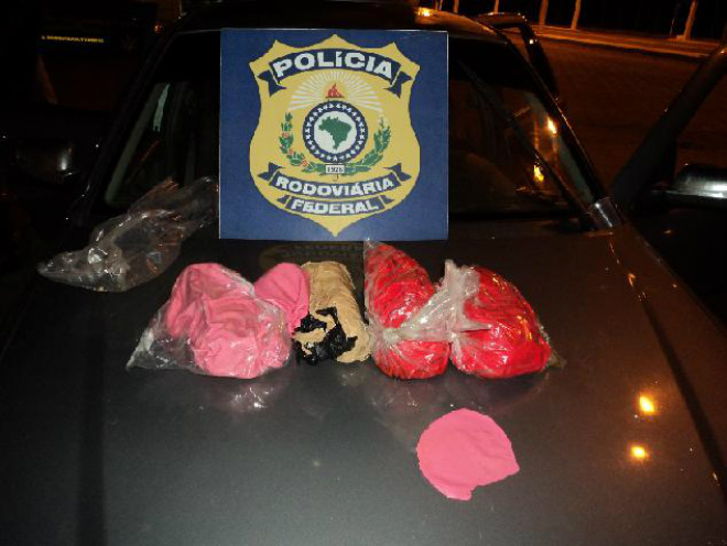 PRF apreende 4 kg de cocaína dentro em balões de festa em Bataguassu A droga estava dentro de balões de festa
Foto: Assessoria de Comunicação
