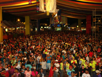 shows à noite com as bandas Enigma e Tema Livre e premiação dos blocos mais animados.