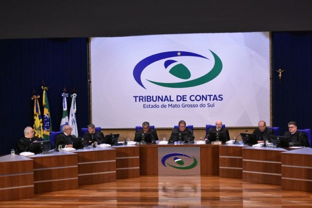 Salário de conselheiro sobe até 89% e presidente do TCE recebe meio milhão em quatro meses Foto: O Jacaré
