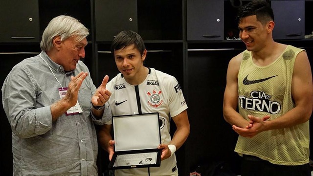 Romero, esforçado na marcação, conseguiu controlar melhor as subidas do jovem lateral cruzeirense.( Foto: Rodrigo Gazzanel/Ag. Corinthians).