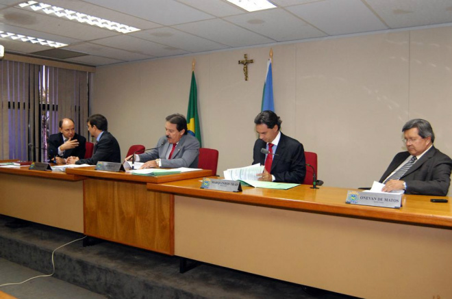 Comissão de Constituição e Justiça aprovou por unanimidade restrições a empresas com passivo trabalhista. (Foto: Roberto Higa)