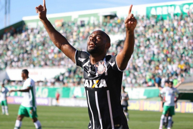 Corinthians vence a Chapecoense por 3 a 1 em SC Vagner Love marcou o segundo do Timão (Foto: Jardel da Costa/Futura Press/Folhapress)