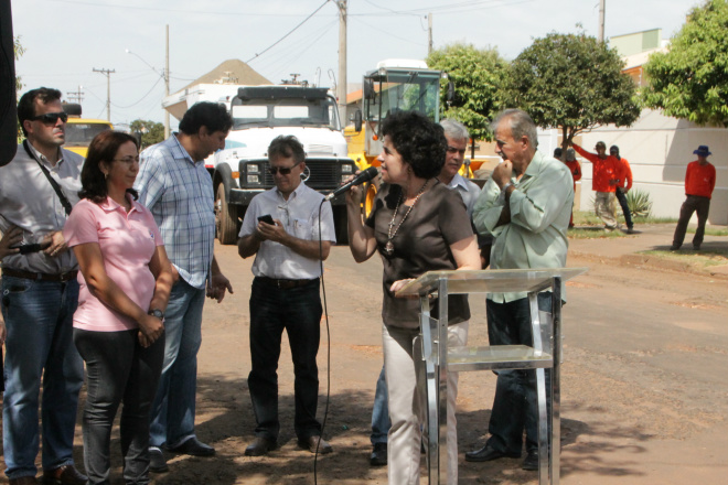 Iniciada recuperação do asfalto no bairro Jardim dos Ypês Prefeita destaca ações da administração para Três Lagoas acompanhar o ritmo de desenvolvimento econômico do município. (Foto: Ricardo Ojeda)
