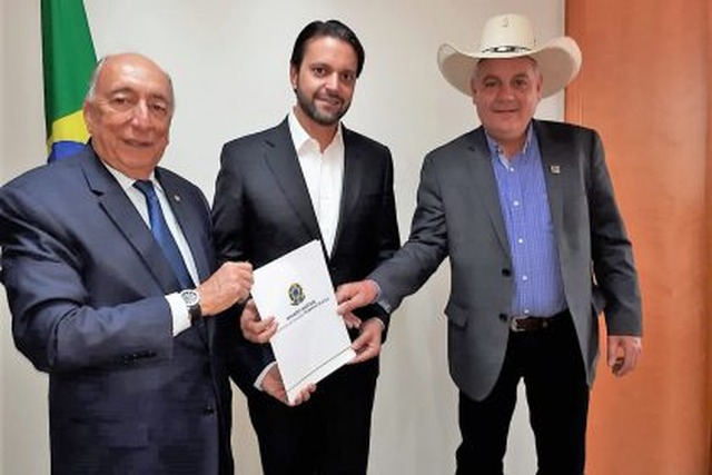Em reunião com Ministro e Senador, Prefeito de Três Lagoas discute projetos de quase R$ 80 milhões Ministério deve liberar montante para obras de saneamento e mobilidade urbana (Foto/Assessoria)