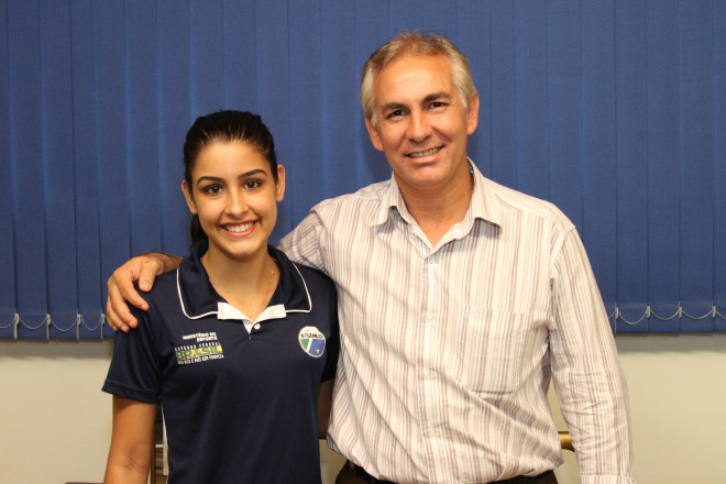 Jorge desejou boa competição à jogadora de vôlei brasilandense Bethânia Caetano Borges (Foto: Divulgação/Assecom)